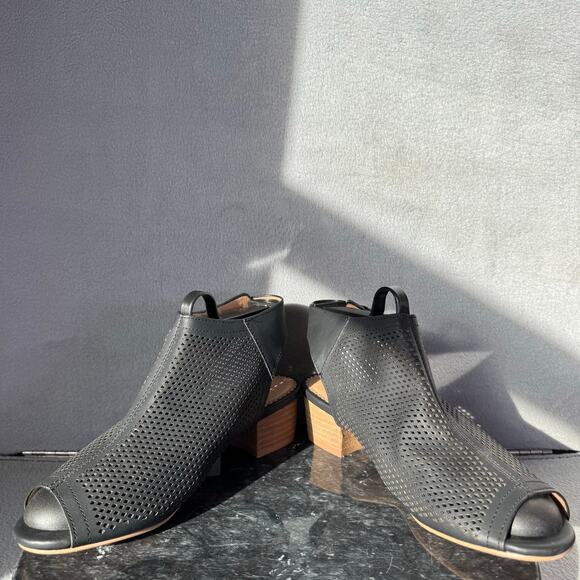 Restricted Peep Toe Cutout Black Heeled Sandals Ankle Strap Women’s Size 7 US - Picture 5 of 8